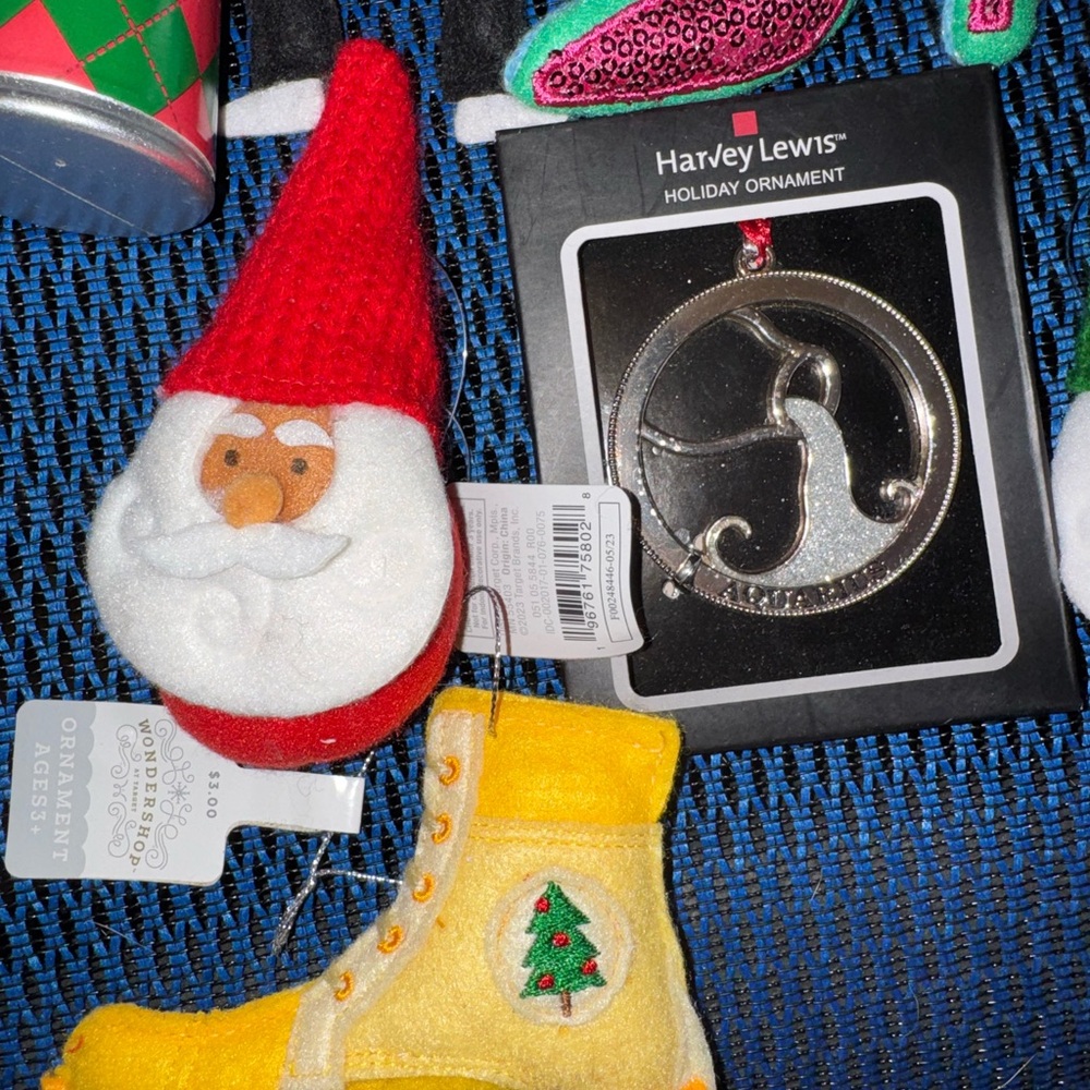 Assorted Holiday Decorations - 9 - Picture 4 of 4